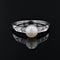 Bague 51 Bague ancienne en or blanc 18 carats, perle et diamants 58 Facettes 23-182