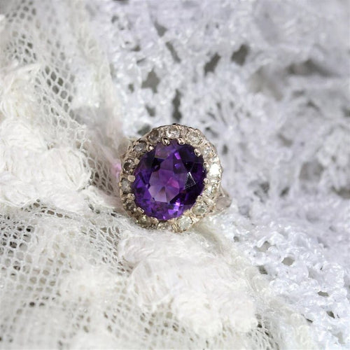 Bague 53 Bague Pompadour améthyste et diamants en or blanc 18 carats 58 Facettes 22-538