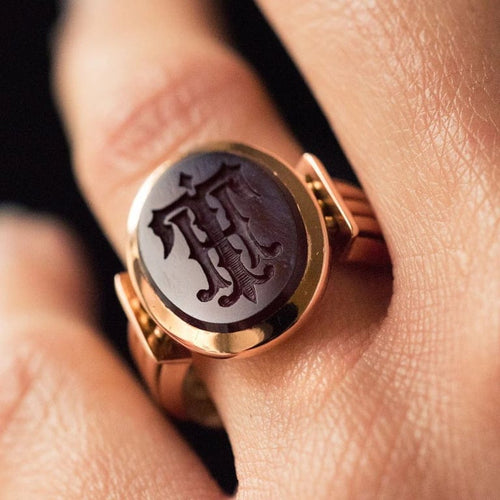 Bague 53 Bague chevalière intaille sur cornaline en or jaune 18 carats 58 Facettes 19-641-51