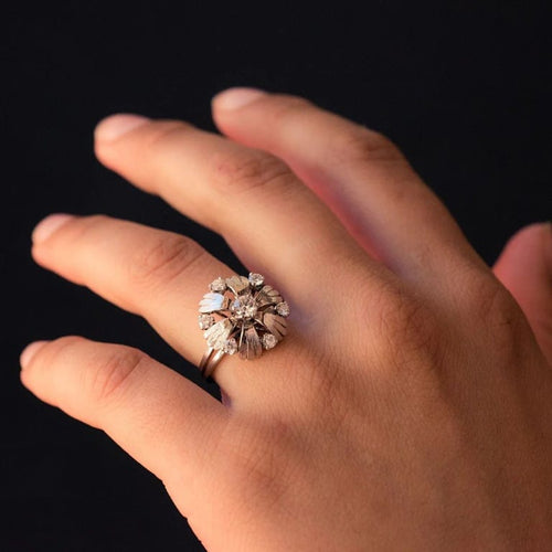 Bague 51 Bague pétales en or blanc 18 carats et diamants 58 Facettes 20-150-49