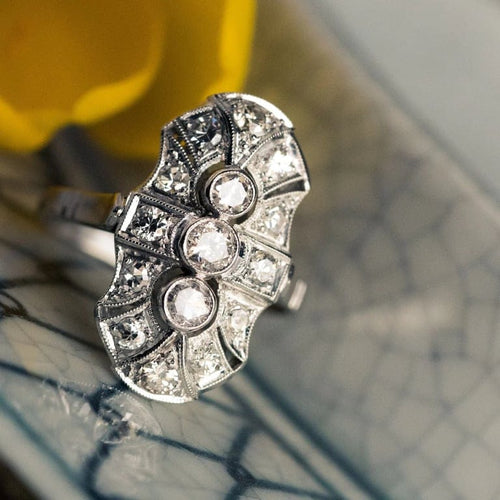 Bague 53 Bague style Art déco en or blanc 18 carats et diamants 58 Facettes 20-263-57