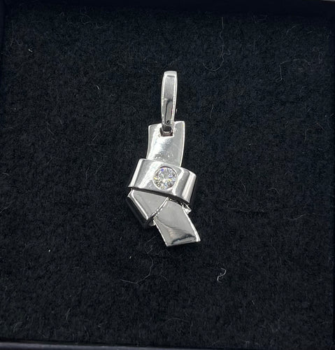 Pendentif Cartier - Pendentif Baby Trinity en or tricolore 18K et diamant 58 Facettes rjb7xr