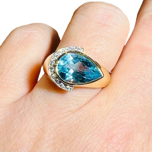 Bague 60 Bague en or jaune 18 carats avec topaze bleue poire et diamants 58 Facettes 7861 A
