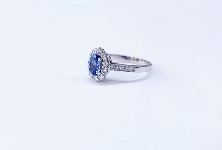 Bague 55 Bague marguerite saphir en or blanc 18K et diamants 58 Facettes BAG.MARGT.S.LIGNE