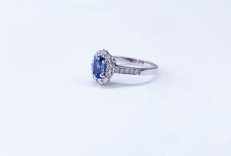 Bague 55 Bague marguerite saphir en or blanc 18K et diamants 58 Facettes BAG.MARGT.S.LIGNE