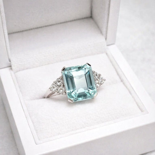 Bague 54 Bague aquamarine taille émeraude et diamants en or blanc 18k 58 Facettes 50423