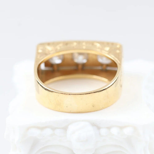 Bague 54 Bague vintage trois pierres en or jaune, platine et diamants 58 Facettes 2335