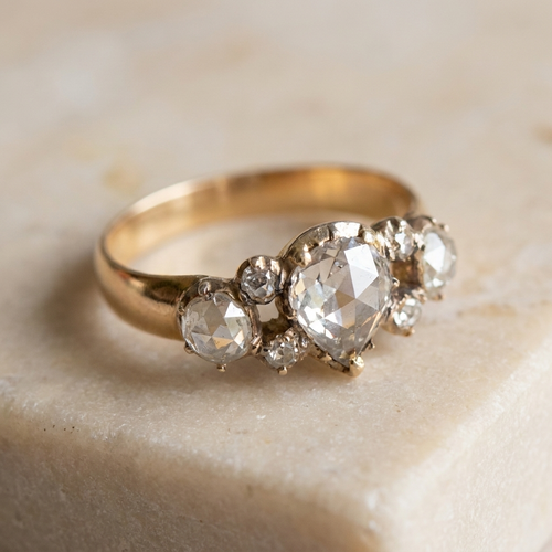 https://cdn.shopify.com/s/files/1/0442/6560/3235/files/Georgianischer-Herz-Tropfen-Diamantring-Honey-745.png?v=1792754275