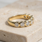 https://cdn.shopify.com/s/files/1/0442/6560/3235/files/Halb-Memoire-Ring-mit-7-Brillanten-Honey-Jewel-889.png?v=1792754300