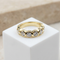 https://cdn.shopify.com/s/files/1/0442/6560/3235/files/Halb-Memoire-Ring-mit-7-Brillanten-Honey-Jewel-961.png?v=1792754311