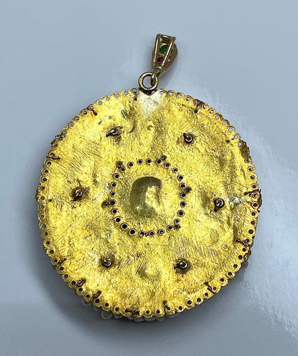 Pendentif Pendentif en or jaune 18 carats avec émeraude et perles 58 Facettes AB678