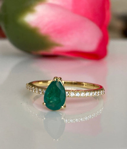 Bague 55 Bague de fiançailles - Taille poire en or jaune 18 ct, émeraude et diamants 58 Facettes ring