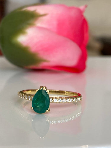 Bague 55 Bague de fiançailles - Taille poire en or jaune 18 ct, émeraude et diamants 58 Facettes ring