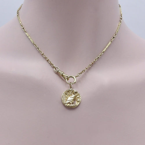 Pendentif 14K - Pendentif charm médaillon en or jaune, vautour Nekhbet 58 Facettes