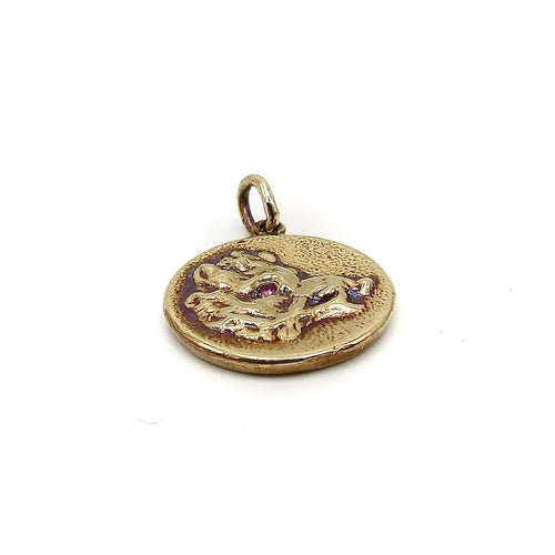 Pendentif Cute as a Button - Pendentif médaille sanglier en or 14k et rubis 58 Facettes