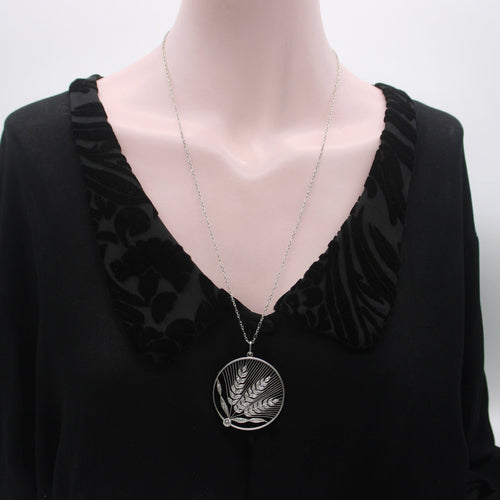 Collier Édouardien - Collier pendentif médaillon blé ajouré en platine et or 18k diamants 58 Facettes