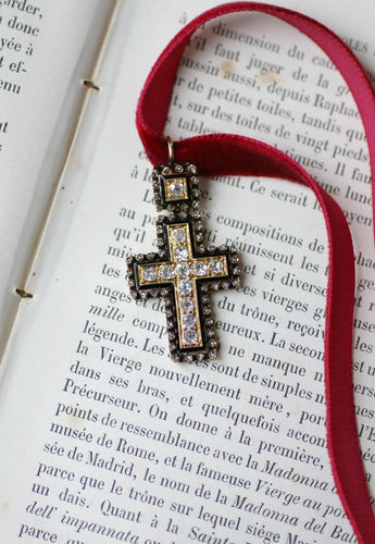 Pendentif Croix ancienne - Pendentif en or jaune 18 ct, argent, diamants et émail noir 58 Facettes