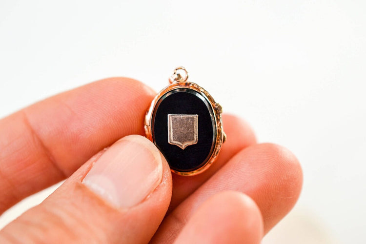 Pendentif Médaillon - Pendentif ouvrant en or jaune 18 carats et onyx 58 Facettes 3903