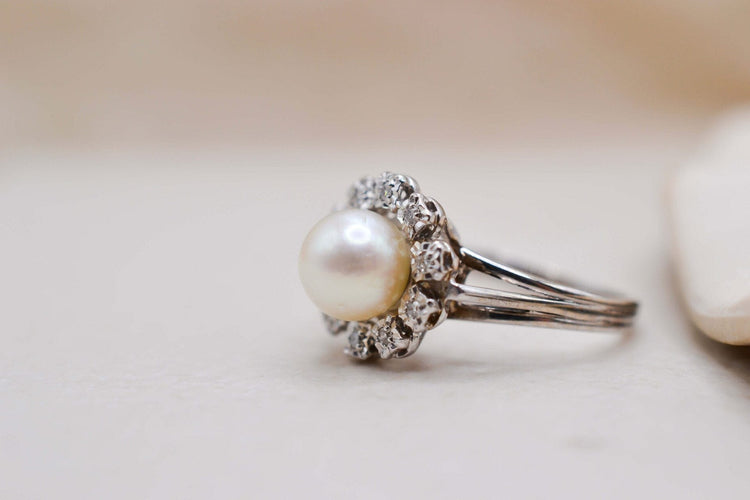 Bague 47.5 Bague circulaire perle et diamants en or blanc 18 carats 58 Facettes 3879