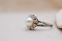 Bague 47.5 Bague circulaire perle et diamants en or blanc 18 carats 58 Facettes 3879