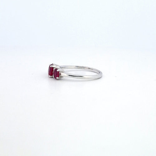 Bague 52 Bague - en or blanc 18 ct avec rubis et diamants 58 Facettes