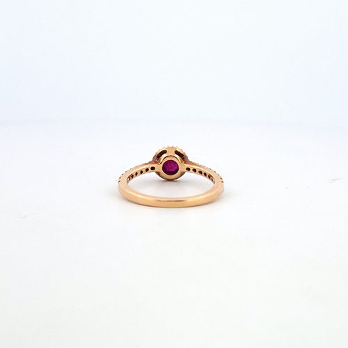 Bague 51 Bague en or jaune 18 kt avec rubis et diamants 58 Facettes