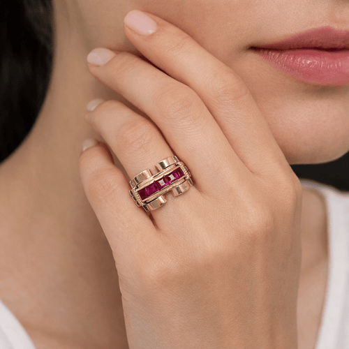 Bague 47 Bague tank n° 130 en or jaune 18 carats et rubis 58 Facettes