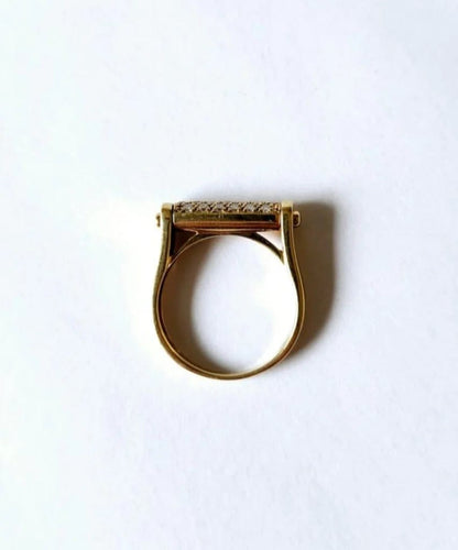 Bague 53 Bague moderniste en or jaune 18k et diamants 58 Facettes