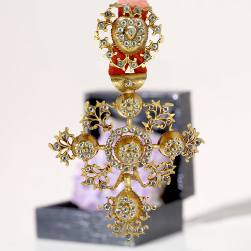 croix-ancienne-or-jaune-diamant-p-image-180789-grande.jpg