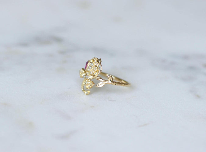 Bague 52.5 Bague ancienne rose en or jaune 18 ct rubis et diamants 58 Facettes