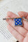Broche Broche drapeau aux fleurs de lys en or 18 ct, diamants et perle 58 Facettes