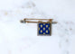Broche Broche drapeau aux fleurs de lys en or 18 ct, diamants et perle 58 Facettes