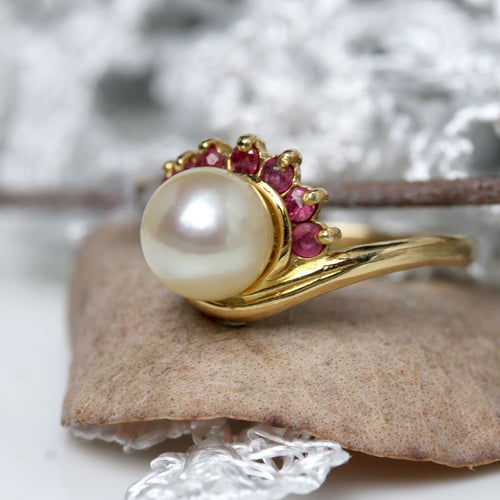 https://www.bijouxbaume.com/upload/image/bague-or-jaune-perle-de-culture-et-rubis-p-image-164604-grande.jpg