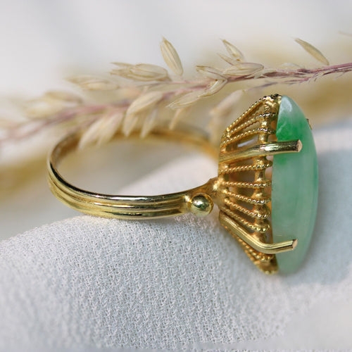 https://www.bijouxbaume.com/upload/image/bague-jade-et-or-en-marquise-p-image-163676-grande.jpg