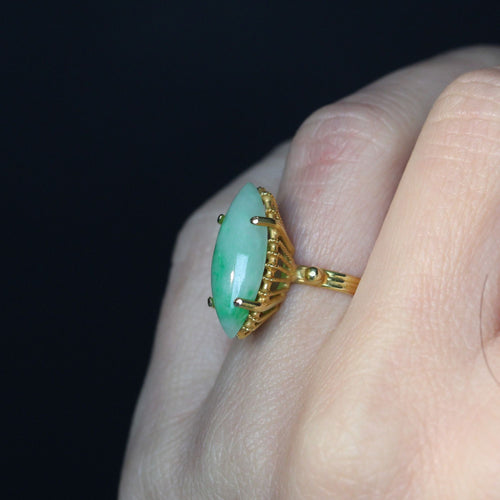 https://www.bijouxbaume.com/upload/image/bague-jade-et-or-en-marquise-p-image-163669-grande.jpg