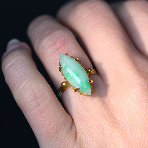 https://www.bijouxbaume.com/upload/image/bague-jade-et-or-en-marquise-p-image-163670-grande.jpg