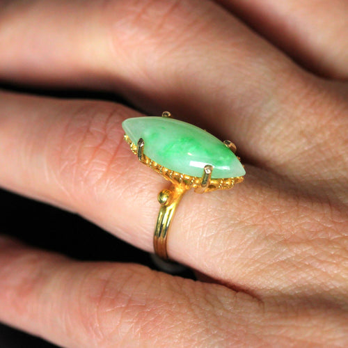 https://www.bijouxbaume.com/upload/image/bague-jade-et-or-en-marquise-p-image-163671-grande.jpg
