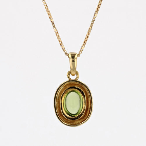 https://www.bijouxbaume.com/upload/image/pendentif-peridot-cabochon-et-sa-fine-chaine-en-or-jaune-p-image-162823-grande.jpg