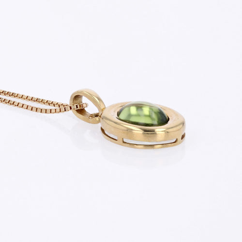 https://www.bijouxbaume.com/upload/image/pendentif-peridot-cabochon-et-sa-fine-chaine-en-or-jaune-p-image-162829-grande.jpg
