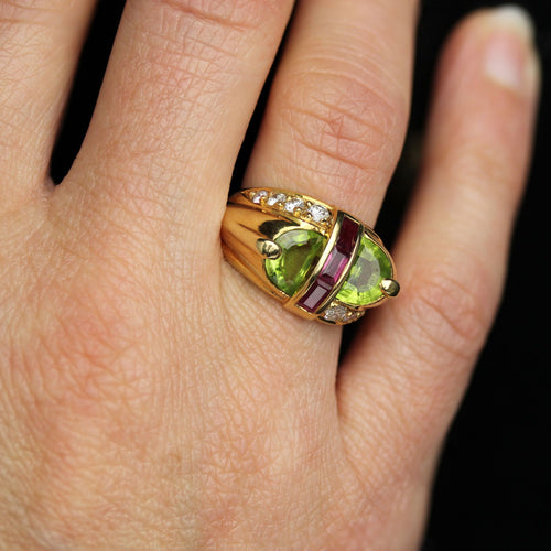 https://www.bijouxbaume.com/upload/image/bague-chevaliere-peridot-diamants-et-rubis-p-image-162742-grande.jpg