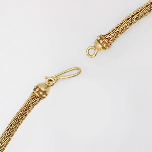 https://www.bijouxbaume.com/upload/image/collier-en-or-aux-tetes-de-beliers-p-image-151548-grande.jpg