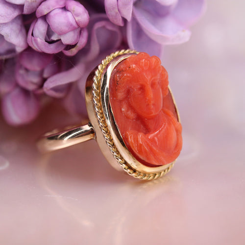 https://www.bijouxbaume.com/upload/image/bague-ancienne-camee-corail-et-or-p-image-155199-grande.jpg