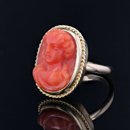 https://www.bijouxbaume.com/upload/image/bague-ancienne-camee-corail-et-or-p-image-155330-grande.jpg