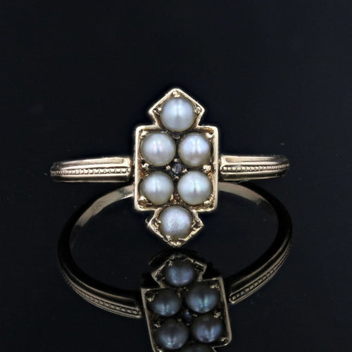 https://www.bijouxbaume.com/upload/image/bague-ancienne-ecusson-et-perles-fines-p-image-154632-grande.jpg