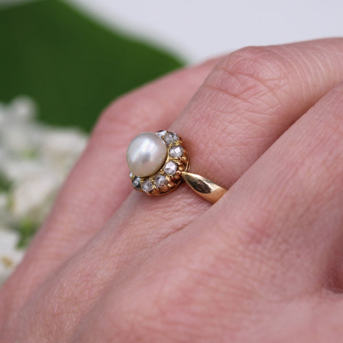 https://www.bijouxbaume.com/upload/image/bague-ancienne-marguerite-perle-fine-et-diamants-p-image-154277-grande.jpg
