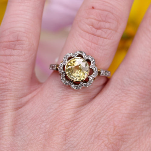 https://www.bijouxbaume.com/upload/image/bague-ancienne-fleur-saphir-jaune-et-diamants-p-image-153561-grande.jpg