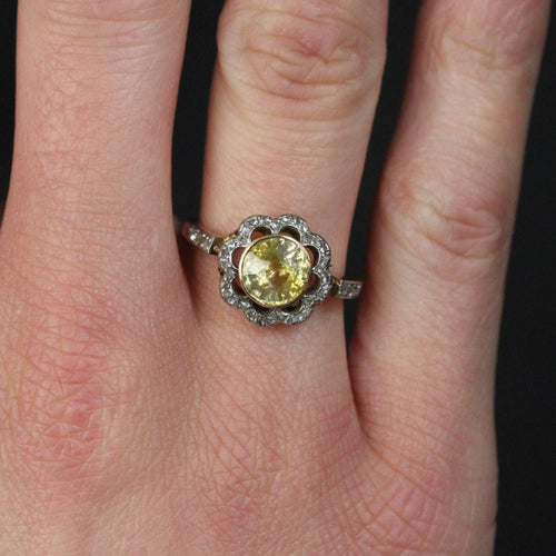 https://www.bijouxbaume.com/upload/image/bague-ancienne-fleur-saphir-jaune-et-diamants-p-image-153567-grande.jpg