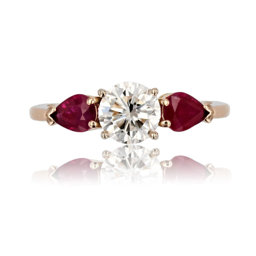 https://www.bijouxbaume.com/upload/image/bague-diamant-et-rubis-tailles-en-poire-p-image-153093-grande.jpg