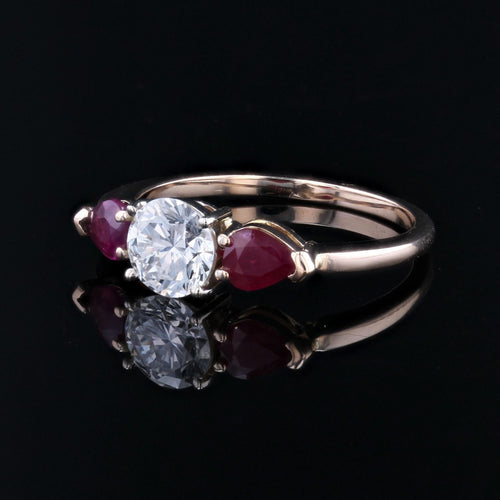 https://www.bijouxbaume.com/upload/image/bague-diamant-et-rubis-tailles-en-poire-p-image-153103-grande.jpg