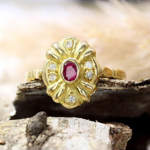 https://www.bijouxbaume.com/upload/image/bague-or-jaune-d-occasion-rubis-diamants-p-image-181605-grande.jpg